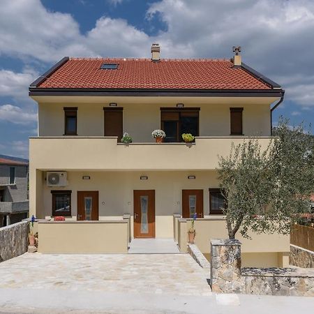 Apartmani Marko I Ana Marina Bagian luar foto