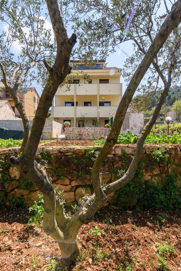 Apartmani Marko I Ana Marina Bagian luar foto