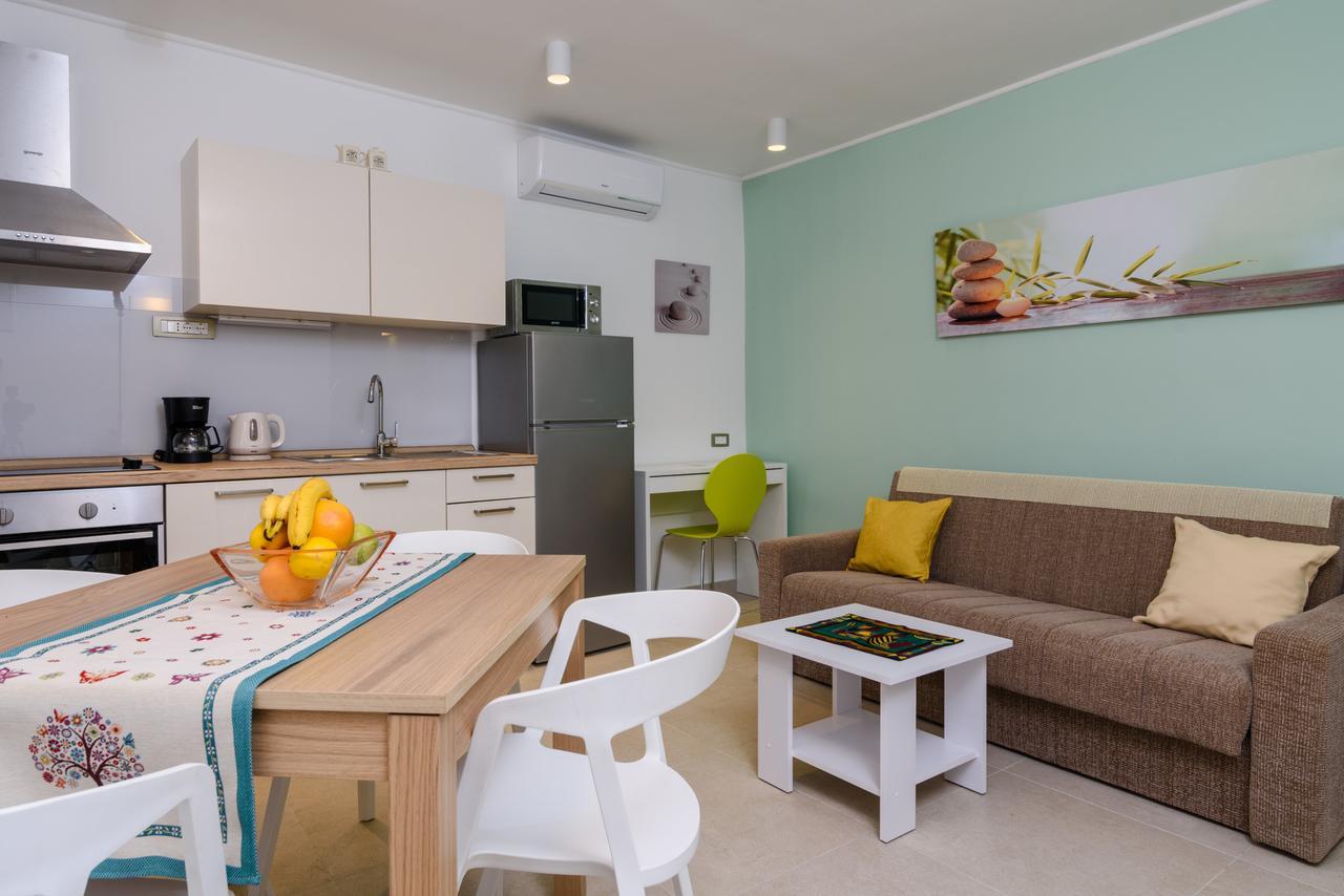Apartmani Marko I Ana Marina Bagian luar foto