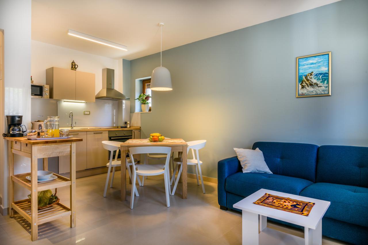 Apartmani Marko I Ana Marina Bagian luar foto
