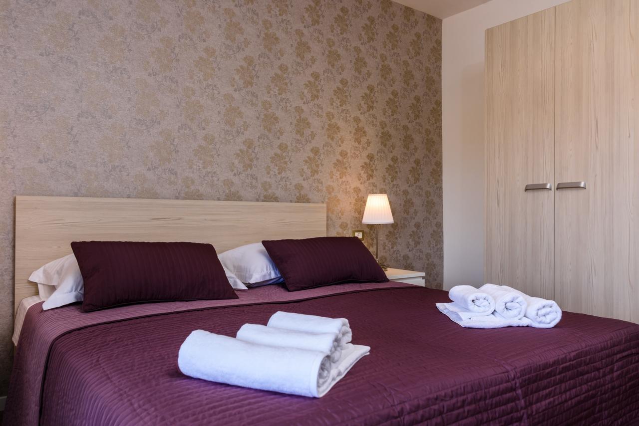 Apartmani Marko I Ana Marina Bagian luar foto