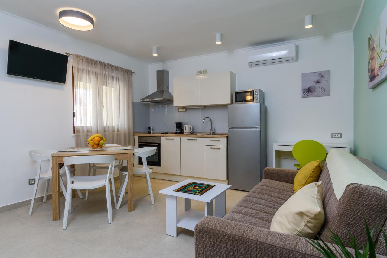Apartmani Marko I Ana Marina Bagian luar foto