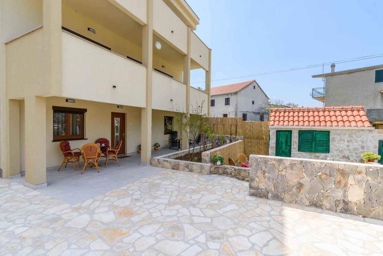 Apartmani Marko I Ana Marina Bagian luar foto