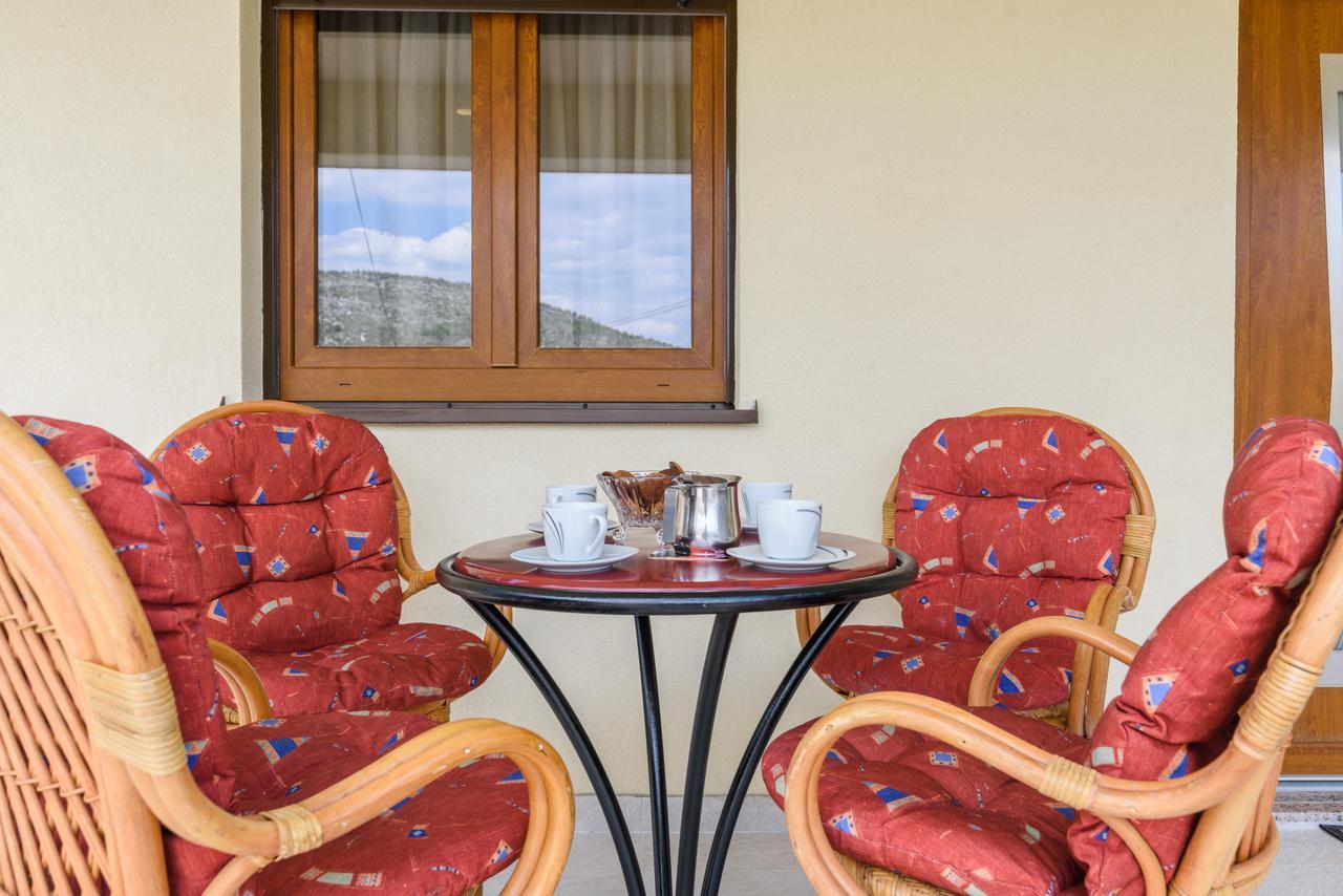 Apartmani Marko I Ana Marina Bagian luar foto