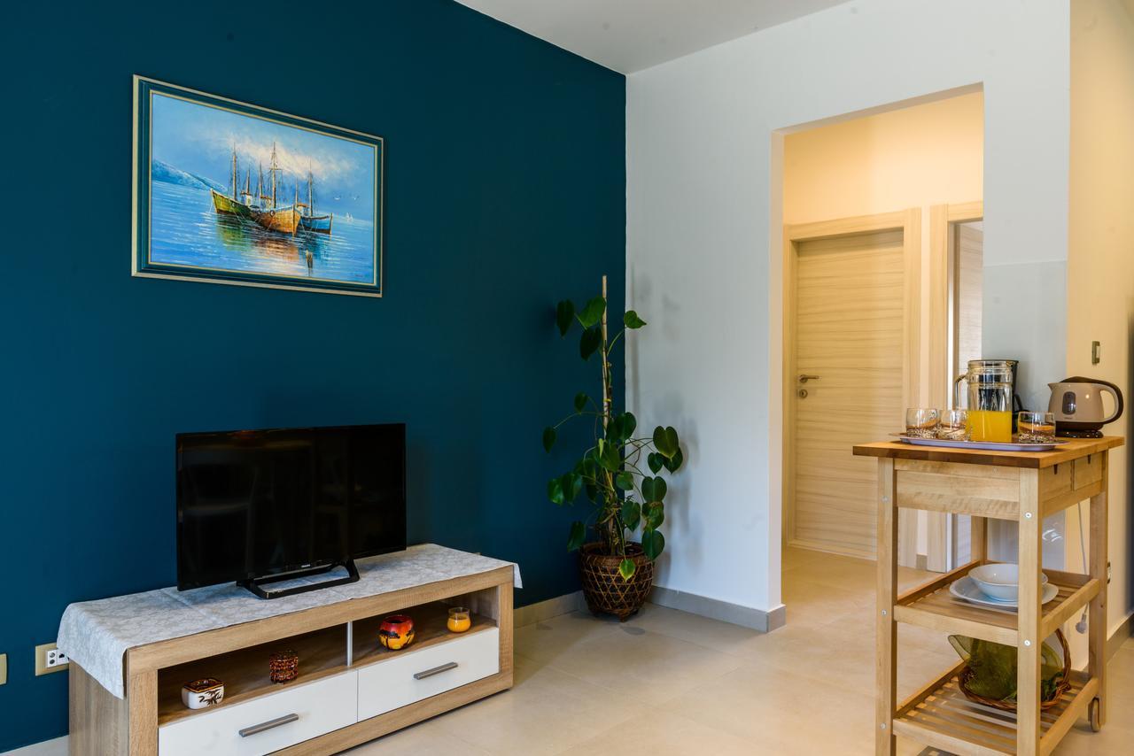 Apartmani Marko I Ana Marina Bagian luar foto