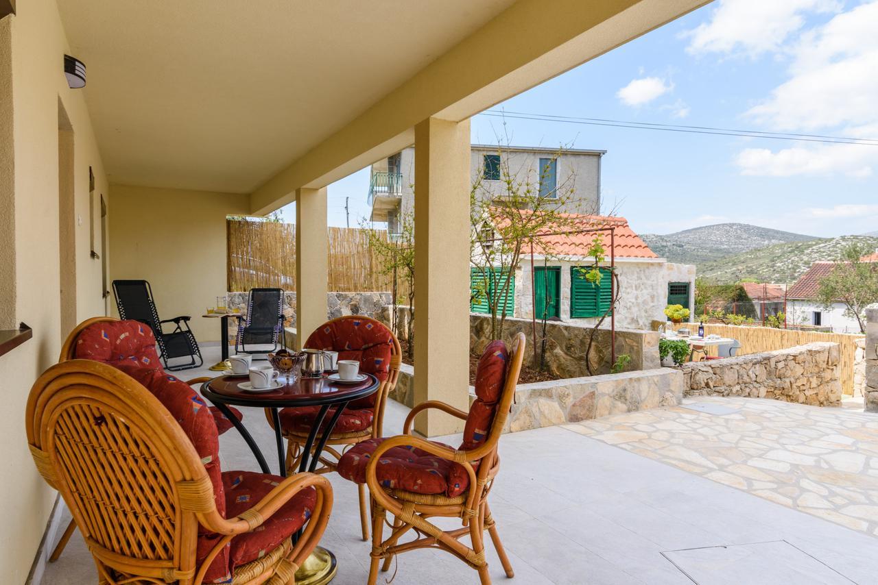 Apartmani Marko I Ana Marina Bagian luar foto