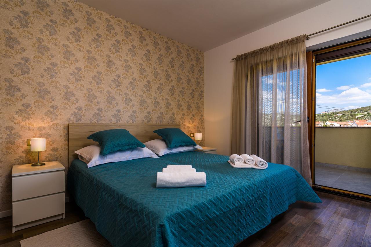 Apartmani Marko I Ana Marina Bagian luar foto
