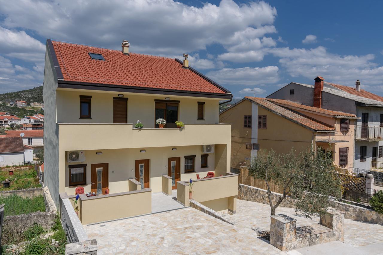 Apartmani Marko I Ana Marina Bagian luar foto