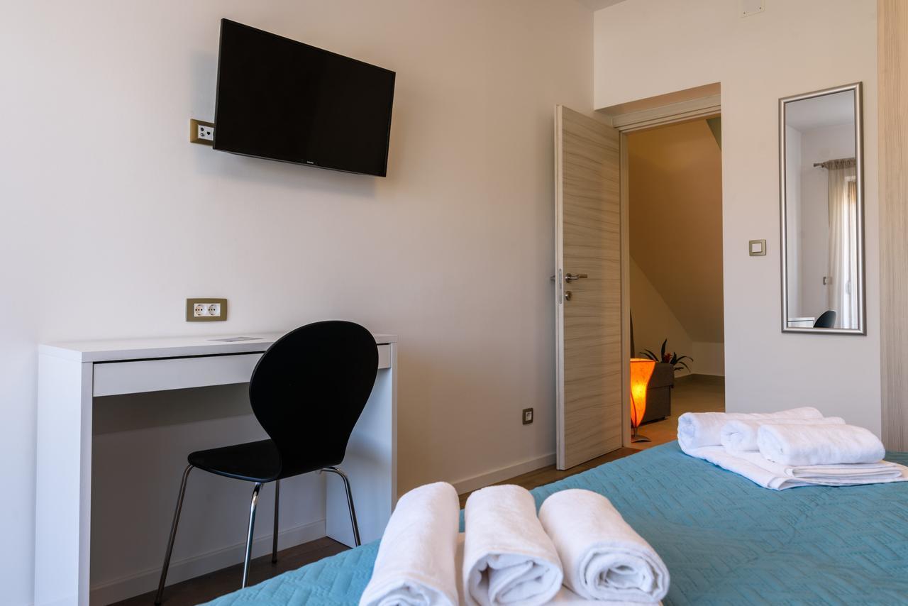 Apartmani Marko I Ana Marina Bagian luar foto