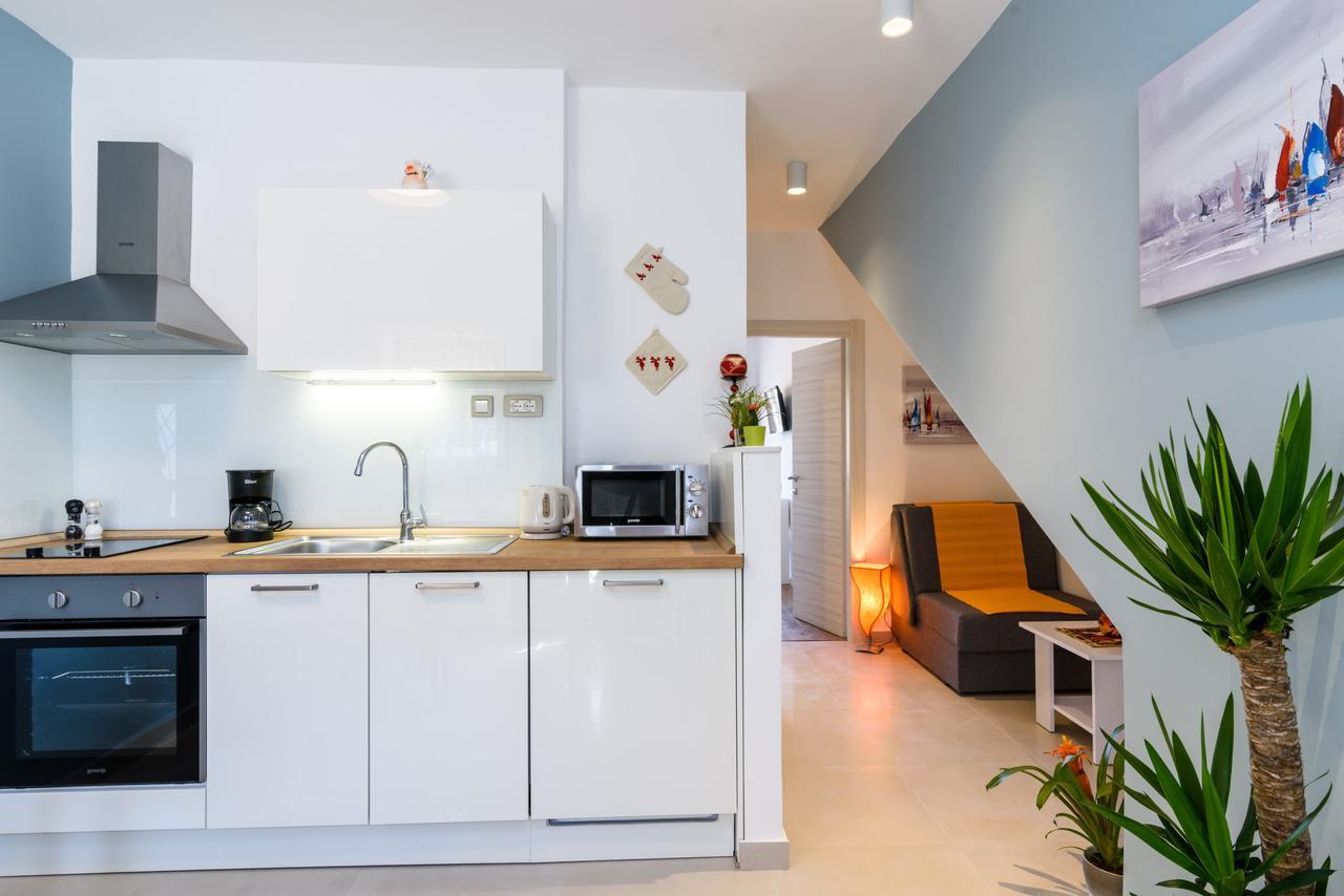 Apartmani Marko I Ana Marina Bagian luar foto