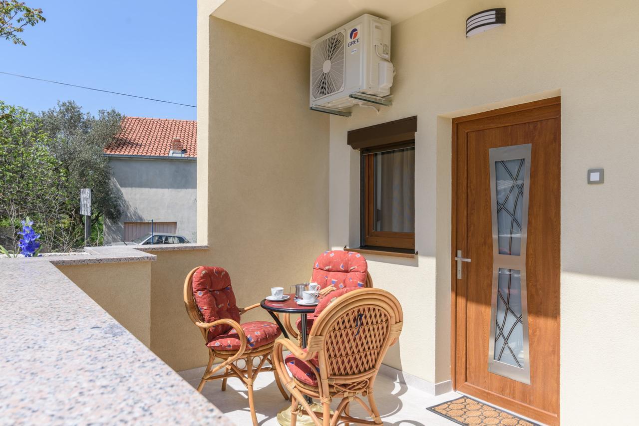 Apartmani Marko I Ana Marina Bagian luar foto