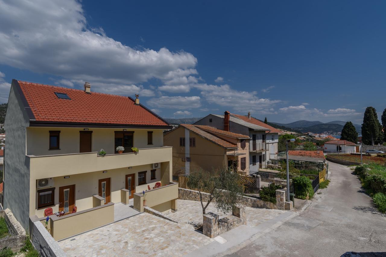 Apartmani Marko I Ana Marina Bagian luar foto
