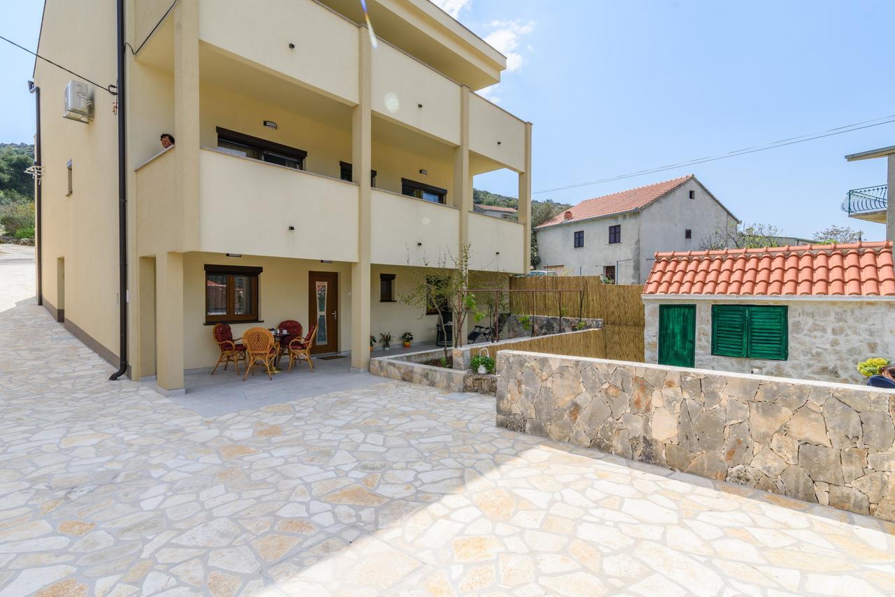 Apartmani Marko I Ana Marina Bagian luar foto