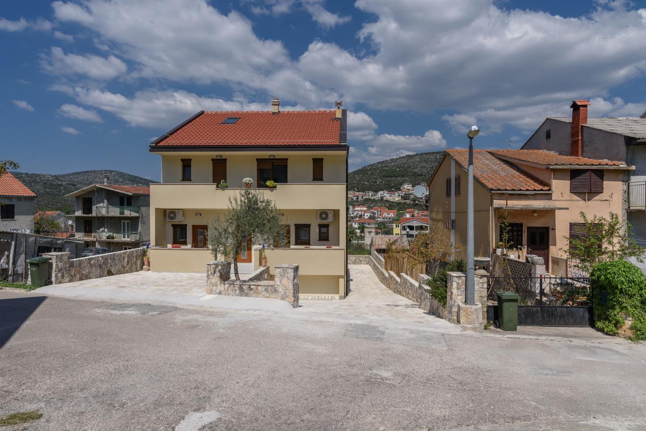 Apartmani Marko I Ana Marina Bagian luar foto