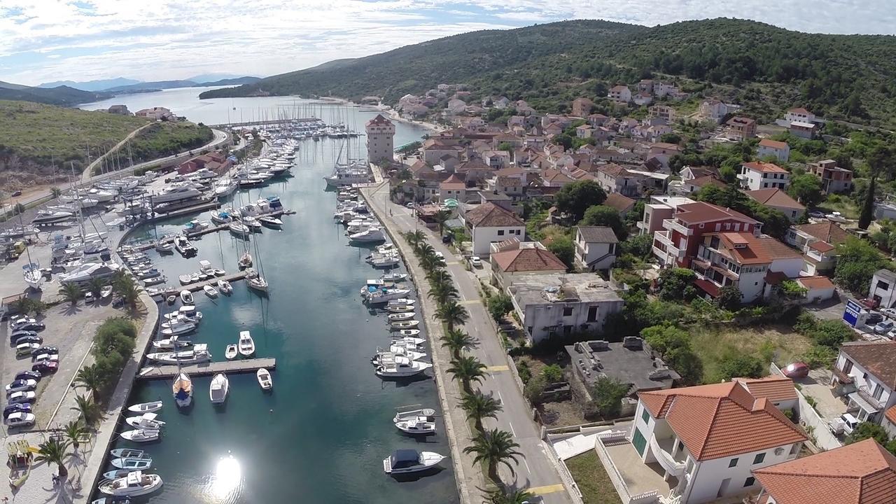 Apartmani Marko I Ana Marina Bagian luar foto